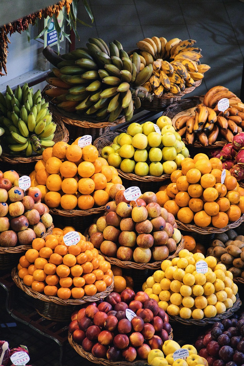Tropical fruit market